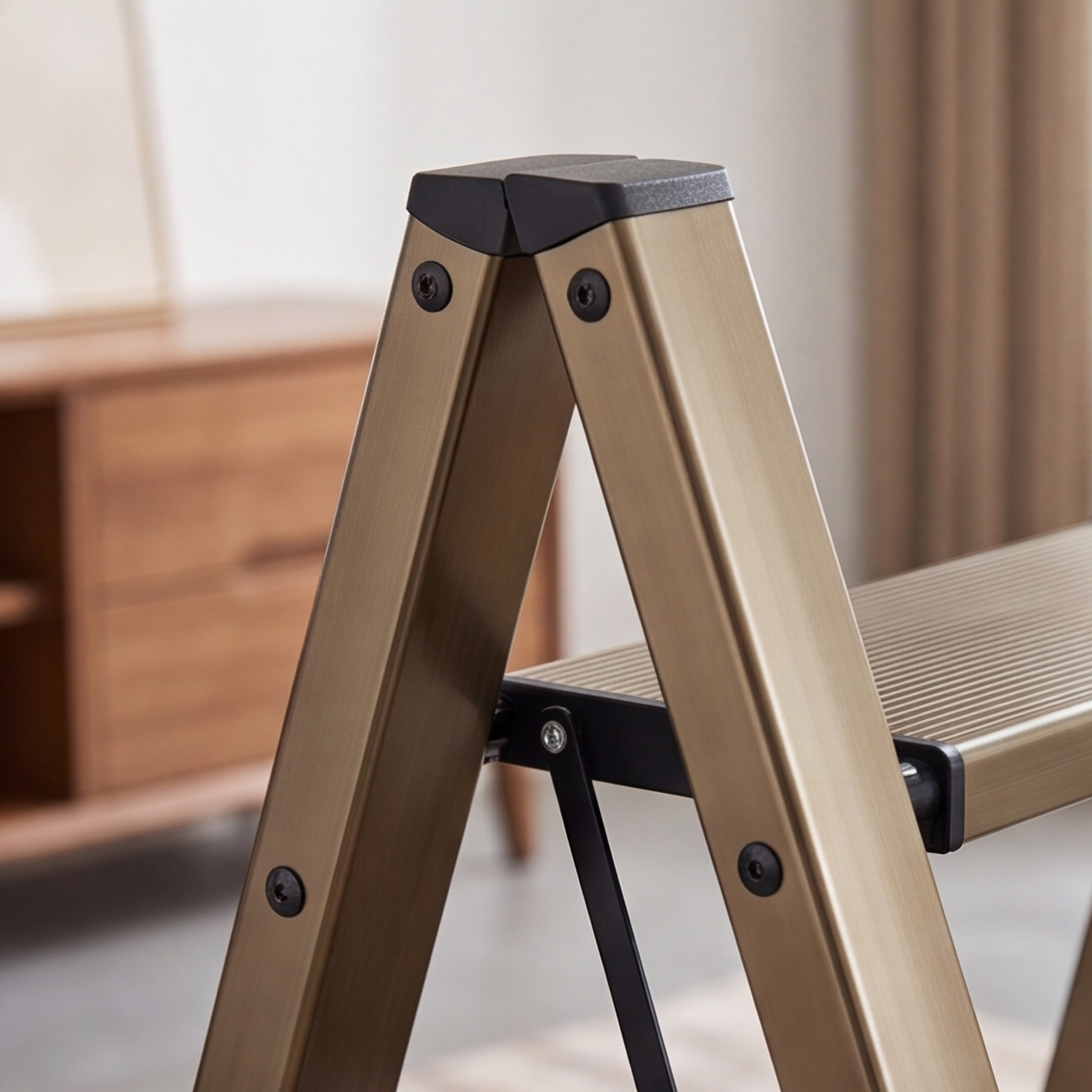 Aluminum Folding Step Ladder with Wide Steps