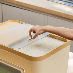 Durable Plastic Dry Food Storage Container with Push-Pull Lid